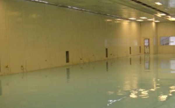 青河自流平环氧地坪中涂