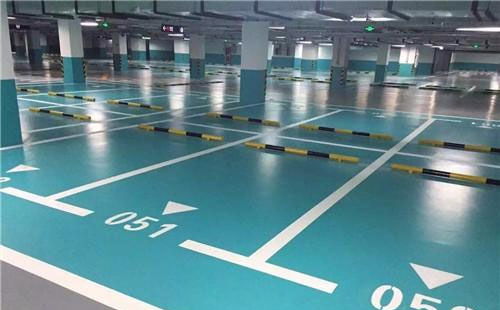 青河青河环氧地坪中涂：构筑坚固地面的关键环节